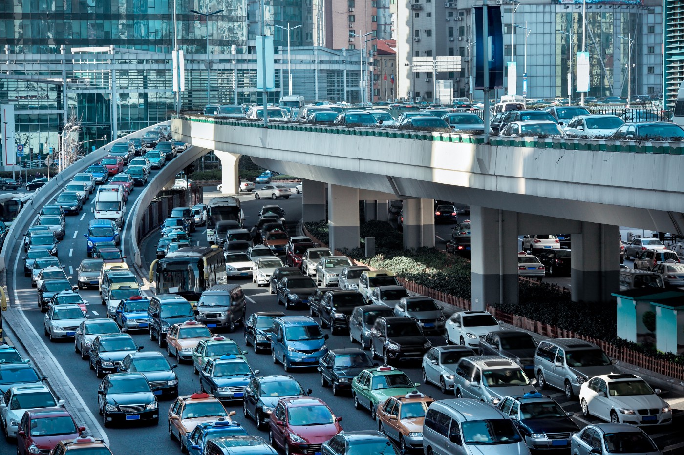 Driverless Cars and Traffic Efficiency